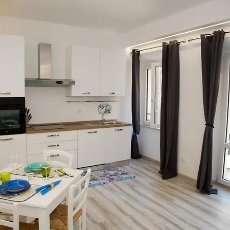 Sweet In San Rocco Apartment